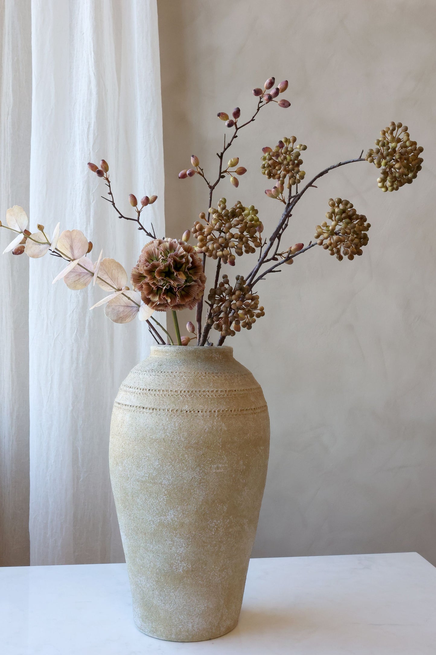 Fleur Gren med Bær Dusty Rose – Kunstig Gren 96 cm