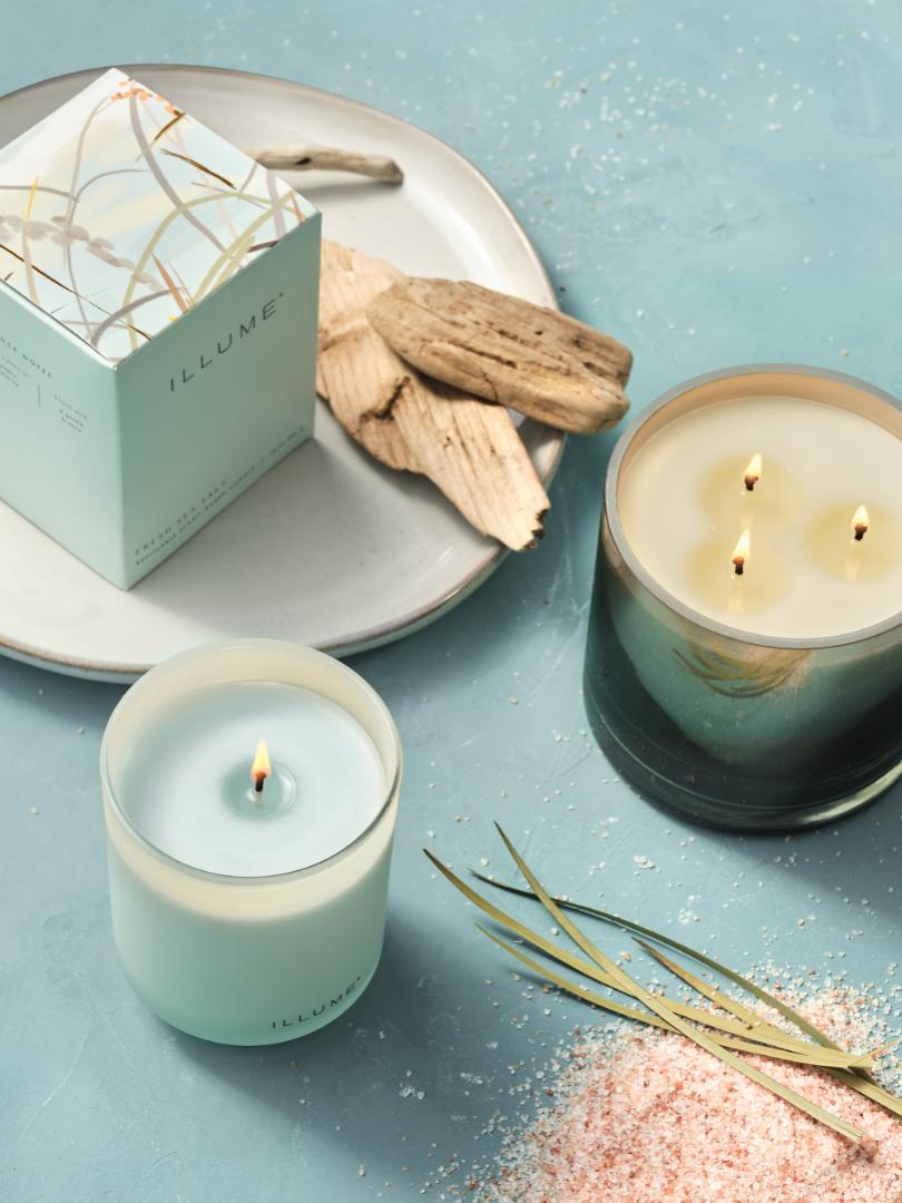 ILLUME Fresh Sea Salt Duftlys i Glas Blå 590 g
