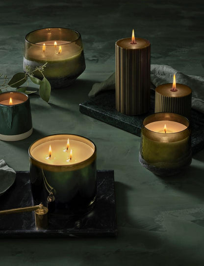 ILLUME Hinoki Sage Duftlys i Glas 590 g Grøn